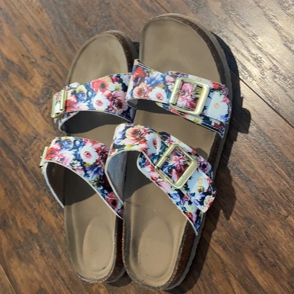 Sandals - Picture 2 of 2